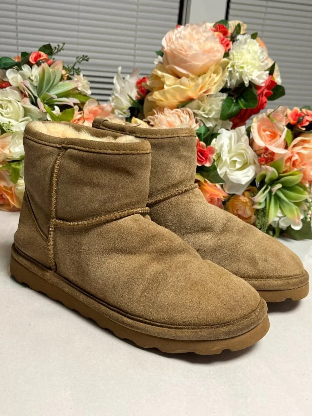 BEARPAW Alyssa Women’s Suede Sheepskin Boot Size 9